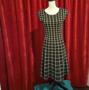 3/$ 40 JUST TAYLOR Black & Tan Grid Dress Sz M